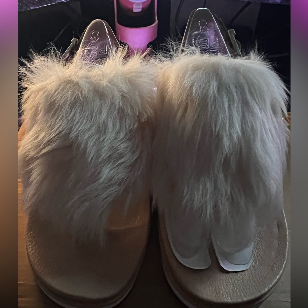 UGG Holly Lamb Fur Fluffy Leather Sandal 8.5 NEW